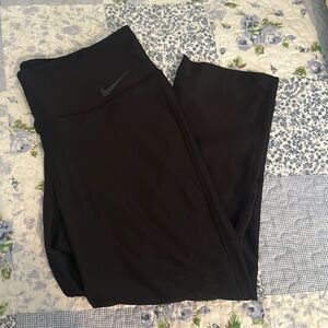 Woman’s Nike dry fit capri pants